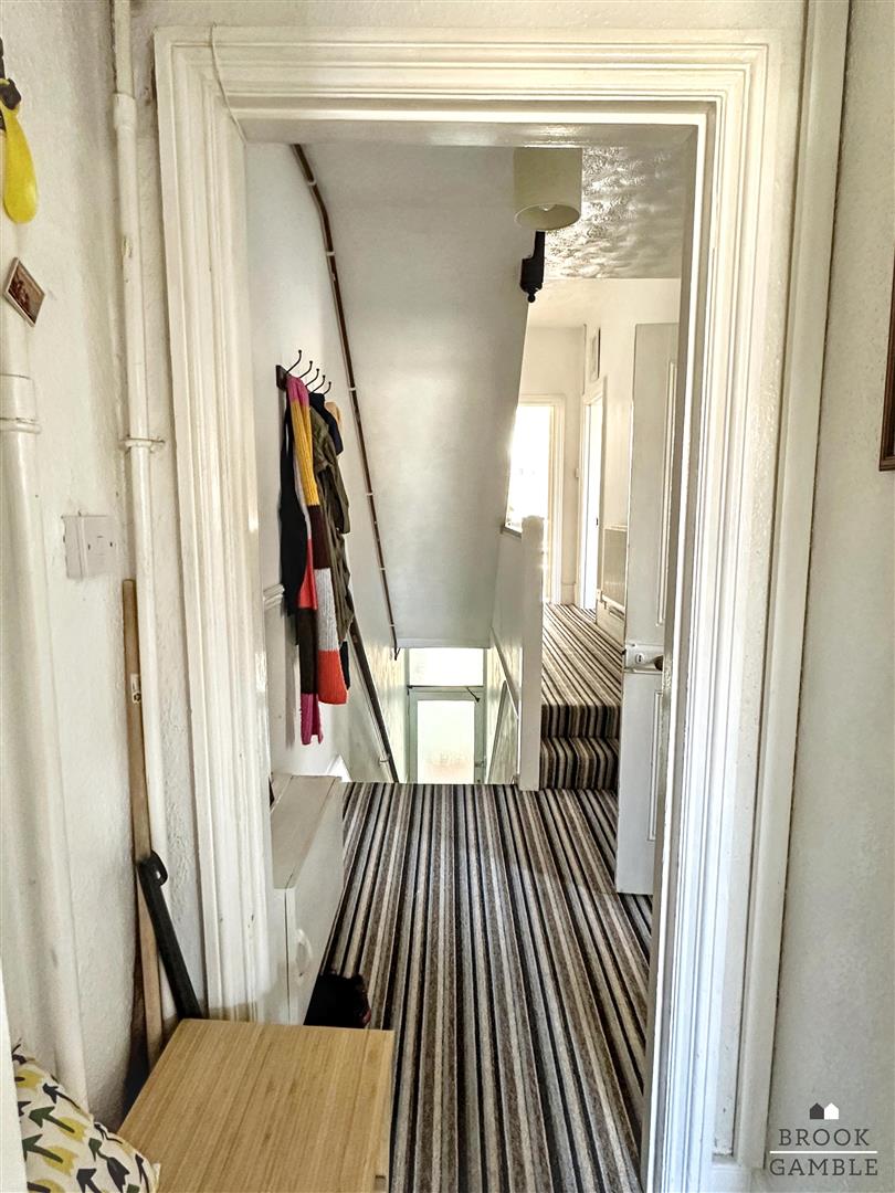 3 Bedroom Maisonette. Vicarage Road in Eastbourne,  5
